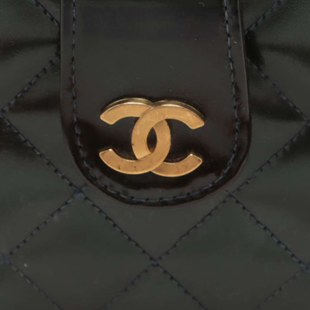 Chanel Quilted Patent Vanity Box - Detail 1