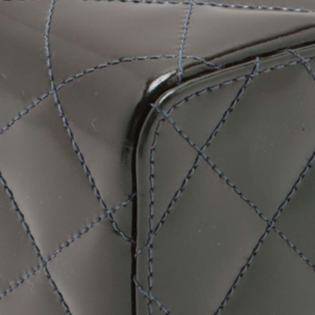 Chanel Quilted Patent Vanity Box - Image 12