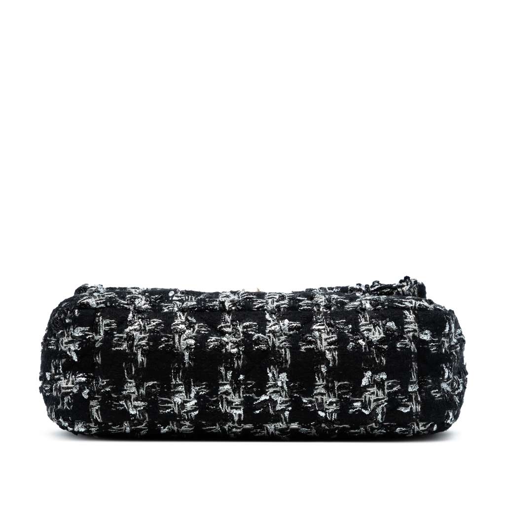 Chanel Medium Tweed 19 Flap - Image 6