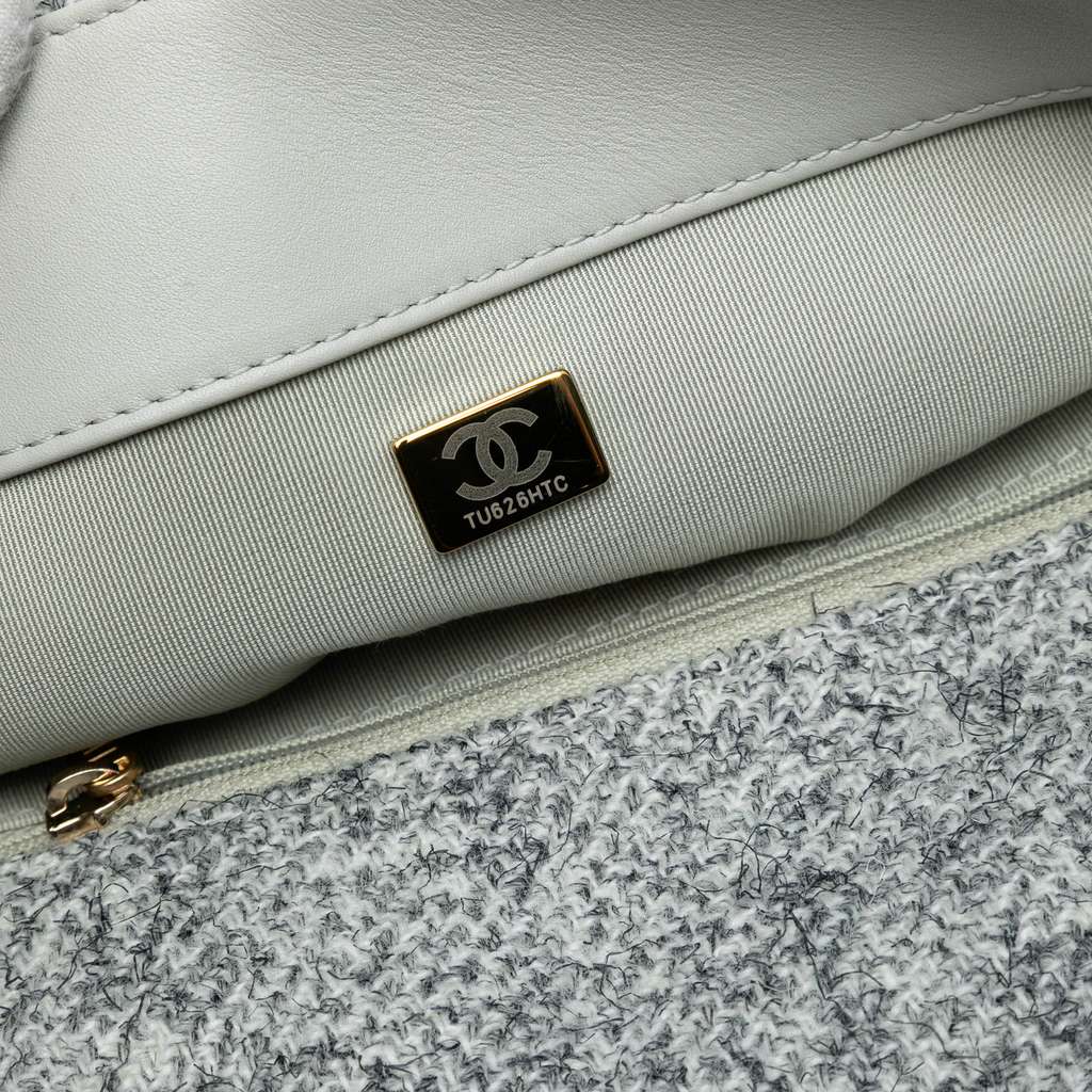 Chanel Large Tweed 19 Flap - Detail 1