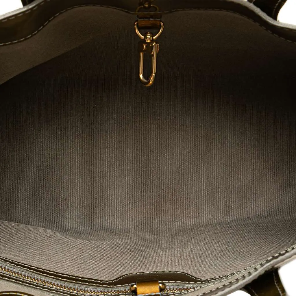Louis Vuitton Monogram Vernis Wilshire PM Gold Leather Good - Model View