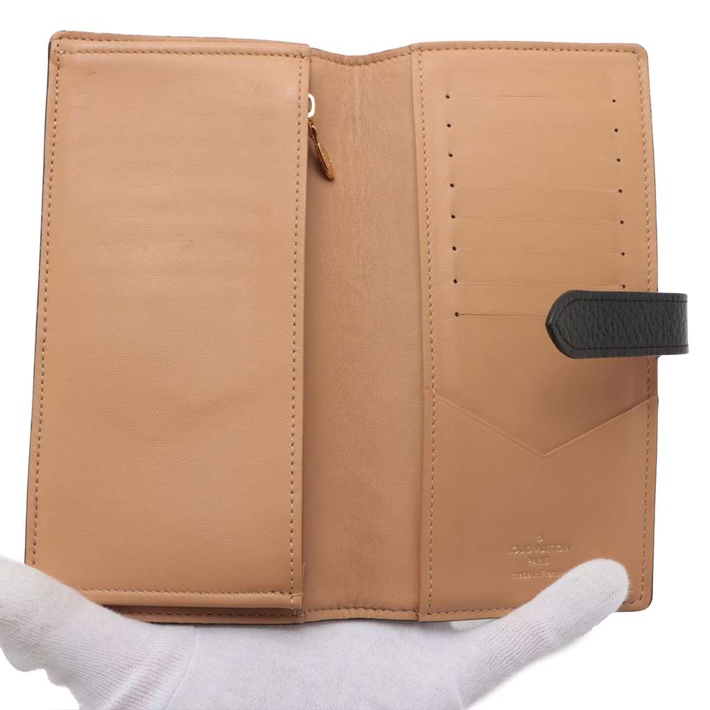 Louis Vuitton Taurillon Capucine Vertical Wallet - 3