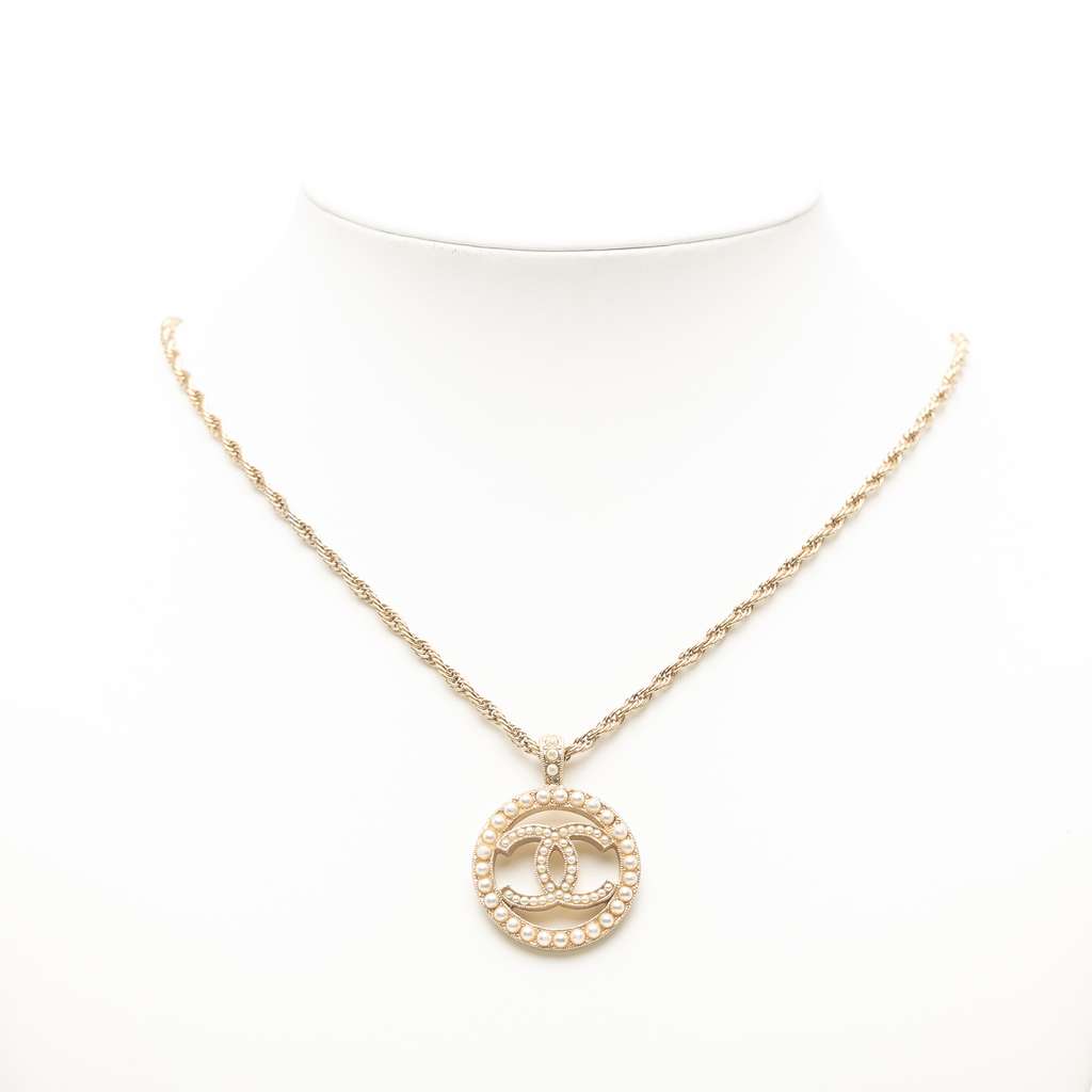 Chanel Gold Plated Faux Pearl CC Round Pendant Necklace - 5
