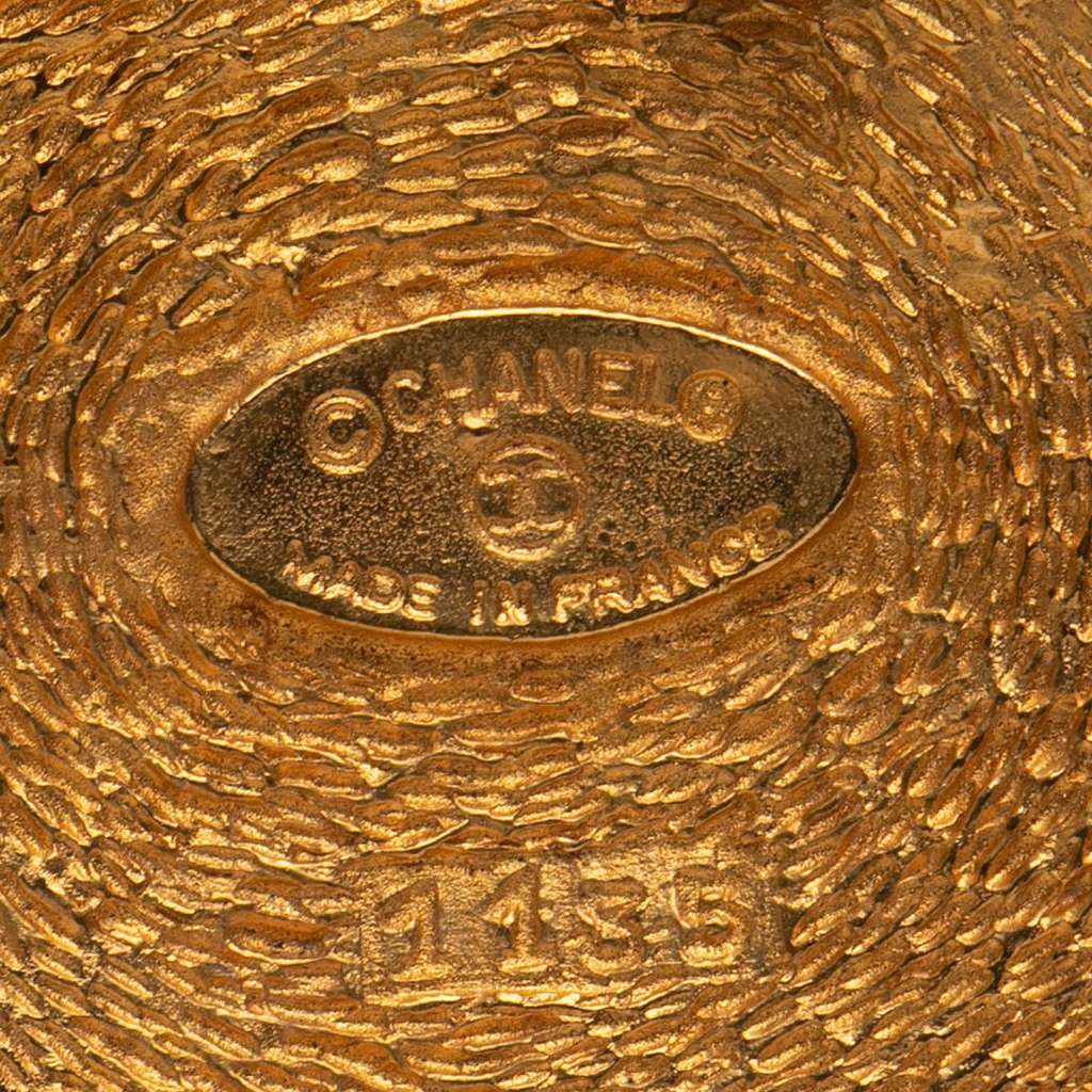 Chanel Gold Plated 31 Rue Cambon Round Brooch - 3