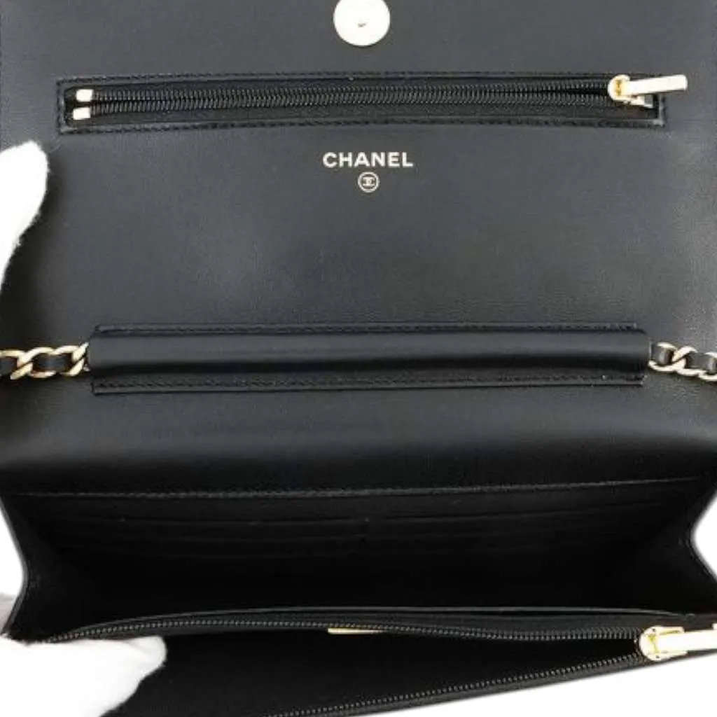Chanel CC Quilted Lambskin Coco Casino Wallet On Chain Black Leather Good - Model View
