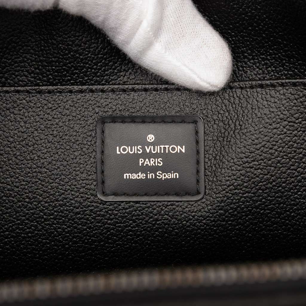 Louis Vuitton Taiga Toiletry Pouch GM - 5