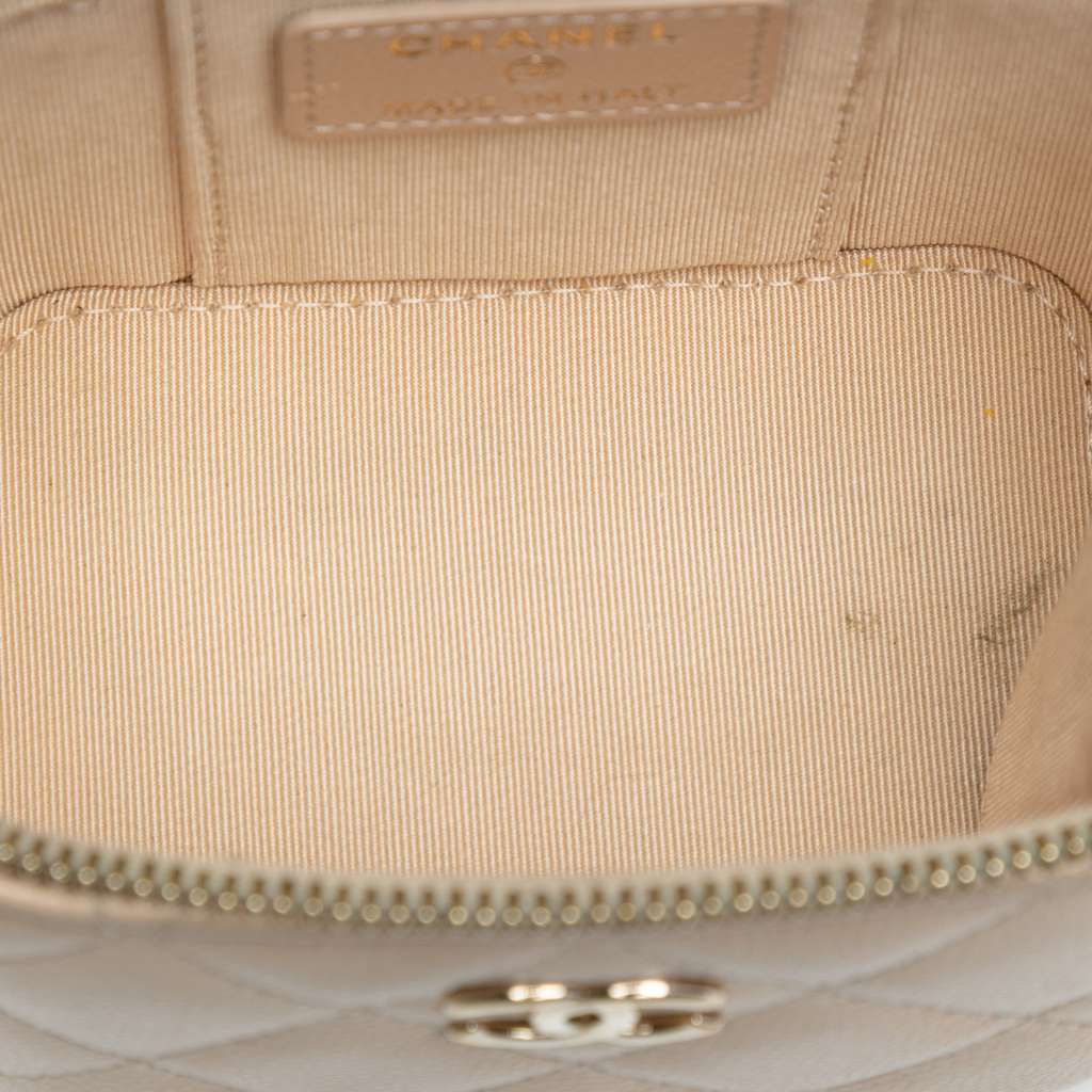 Chanel Mini Quilted Iridescent Caviar Pearl On Top Vanity Case With Chain - 4