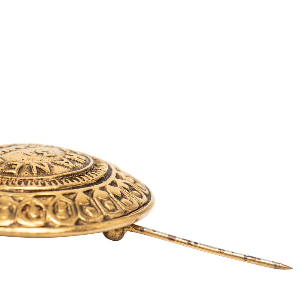 Chanel Gold Plated 31 Rue Cambon Round Brooch - 4
