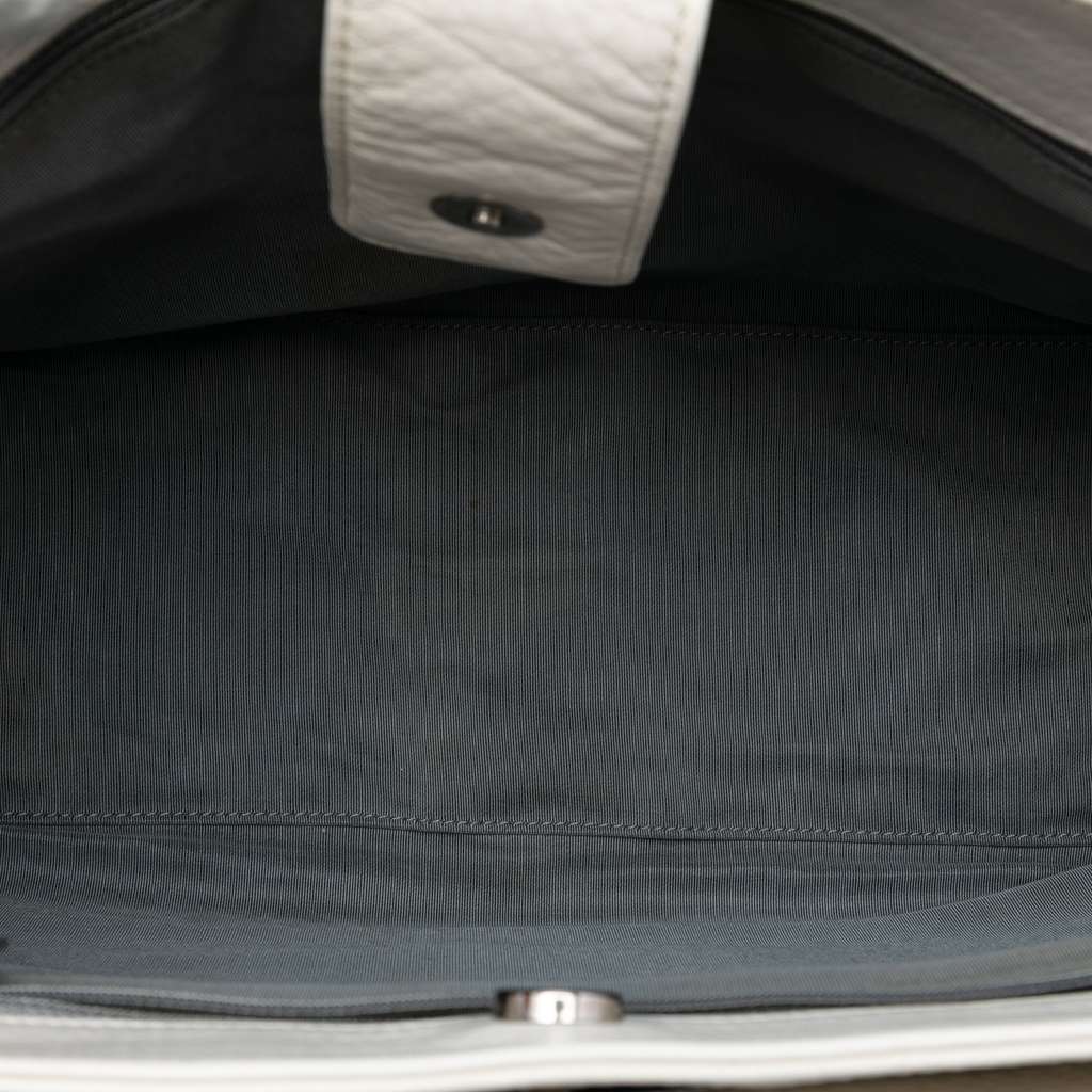 Chanel Medium Caviar Executive Cerf Tote - 4