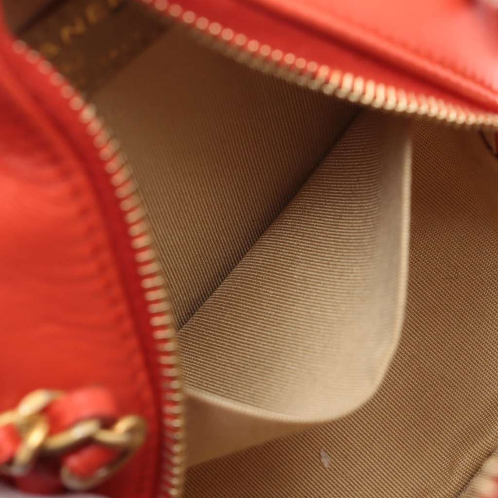 Chanel CC Quilted Lambskin Pearl Crush Round Clutch with Chain - 5