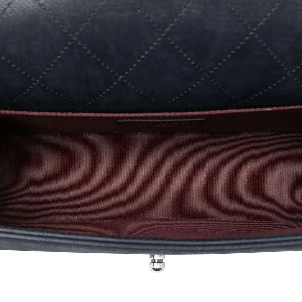 Chanel Old Medium Bicolor Shearling Boy Flap Black Shearling Very good - Model View