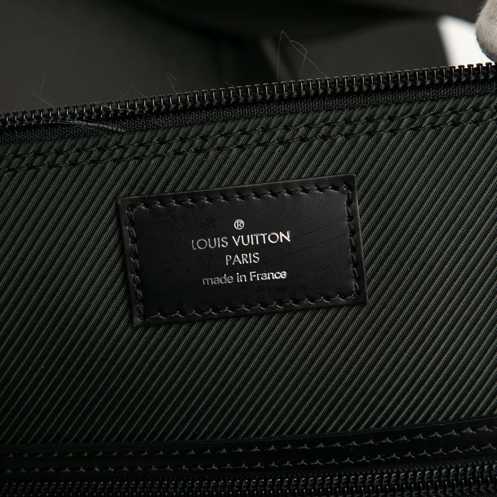 Louis Vuitton Taiga Sac Gibeciere - 5