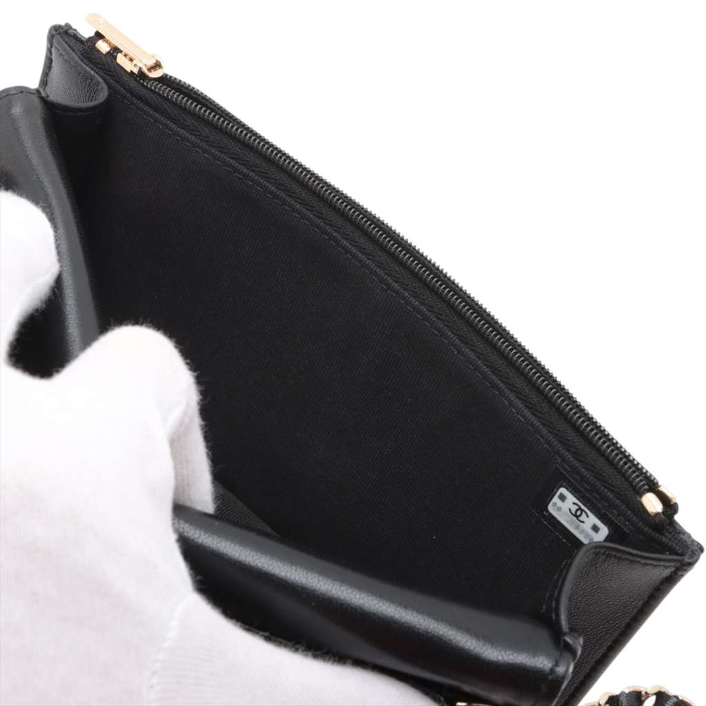 Chanel CC Quilted Lambskin and Patent Flap Phone Holder - 3