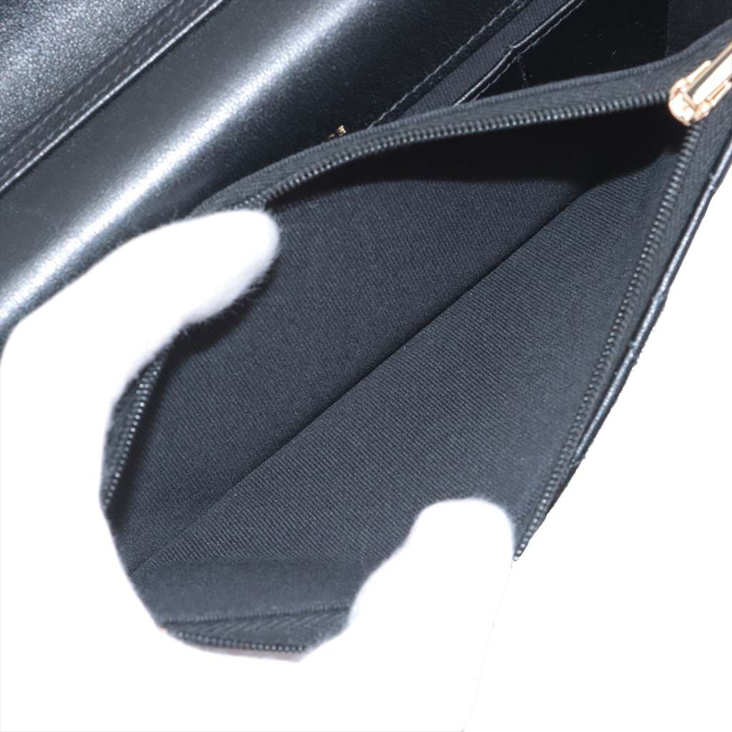 Chanel CC Quilted Lambskin and Patent Flap Phone Holder - 5