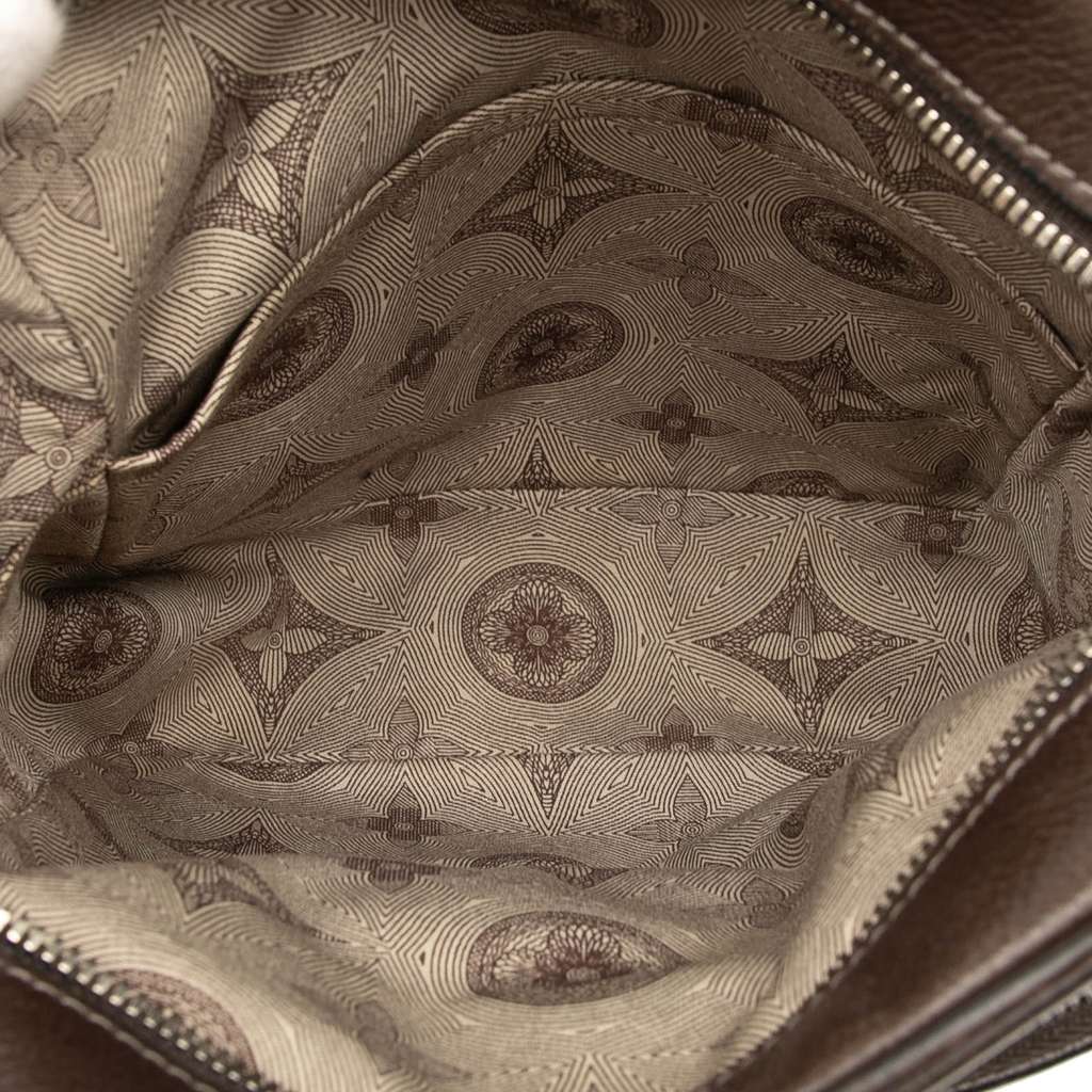 Louis Vuitton Leather Bequia Trotter MM - 4