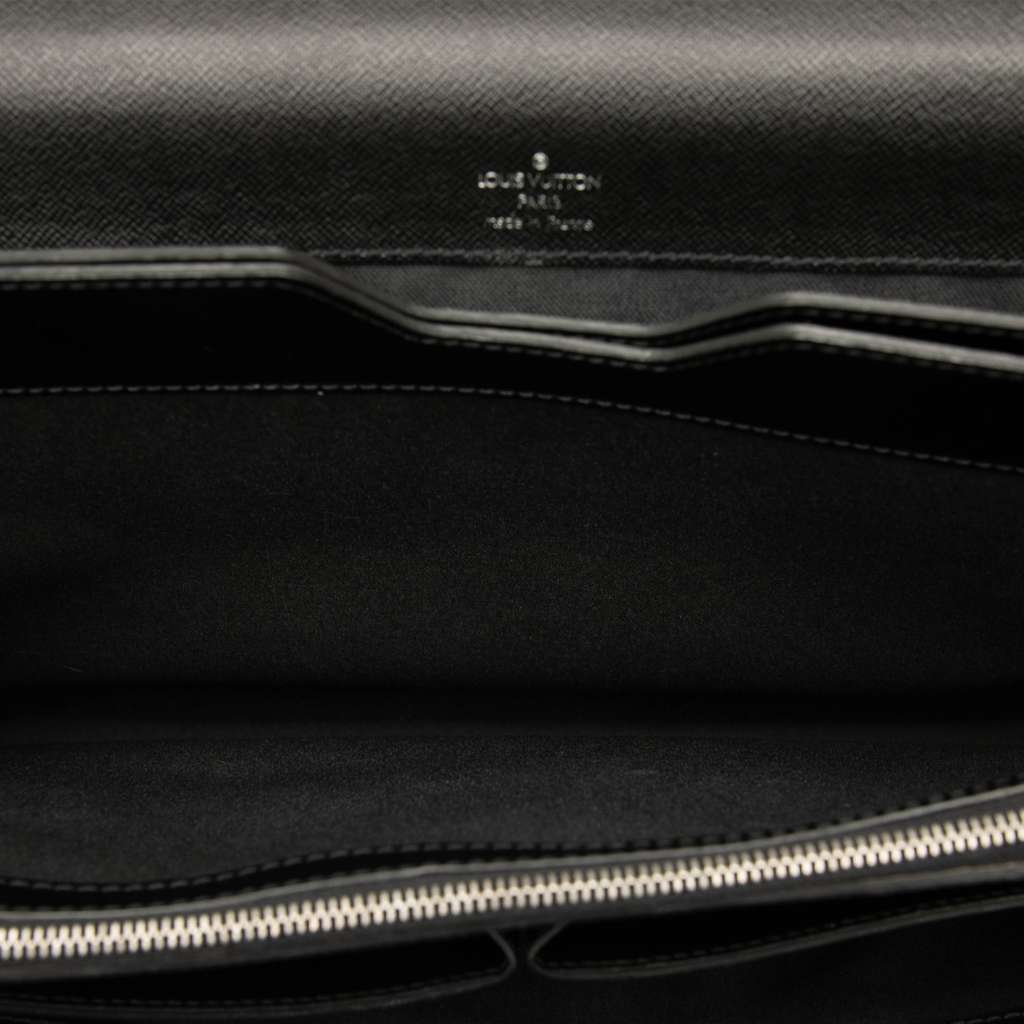 Louis Vuitton Taiga Robusto 1 - 4