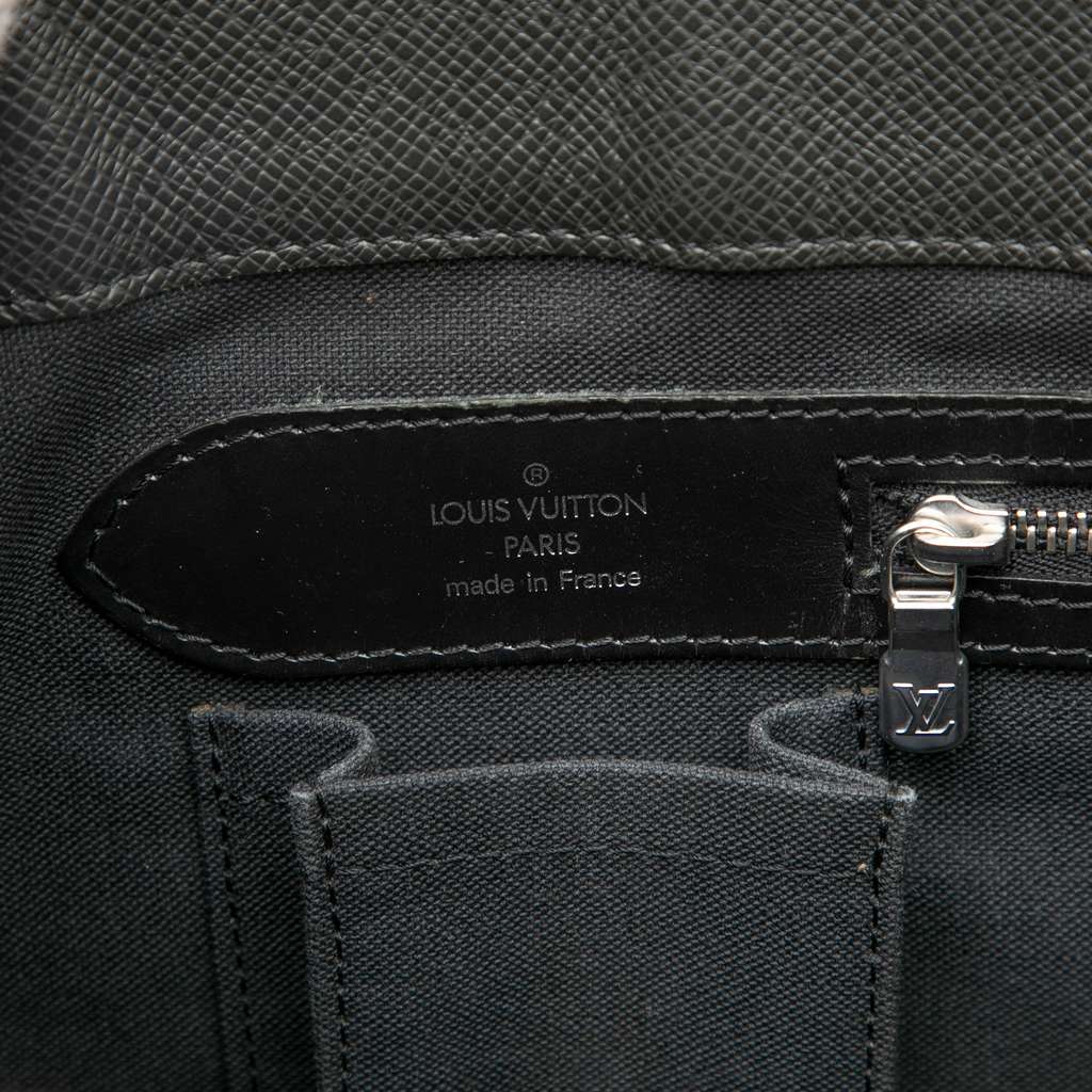 Louis Vuitton Taiga Kasbek GM - 5