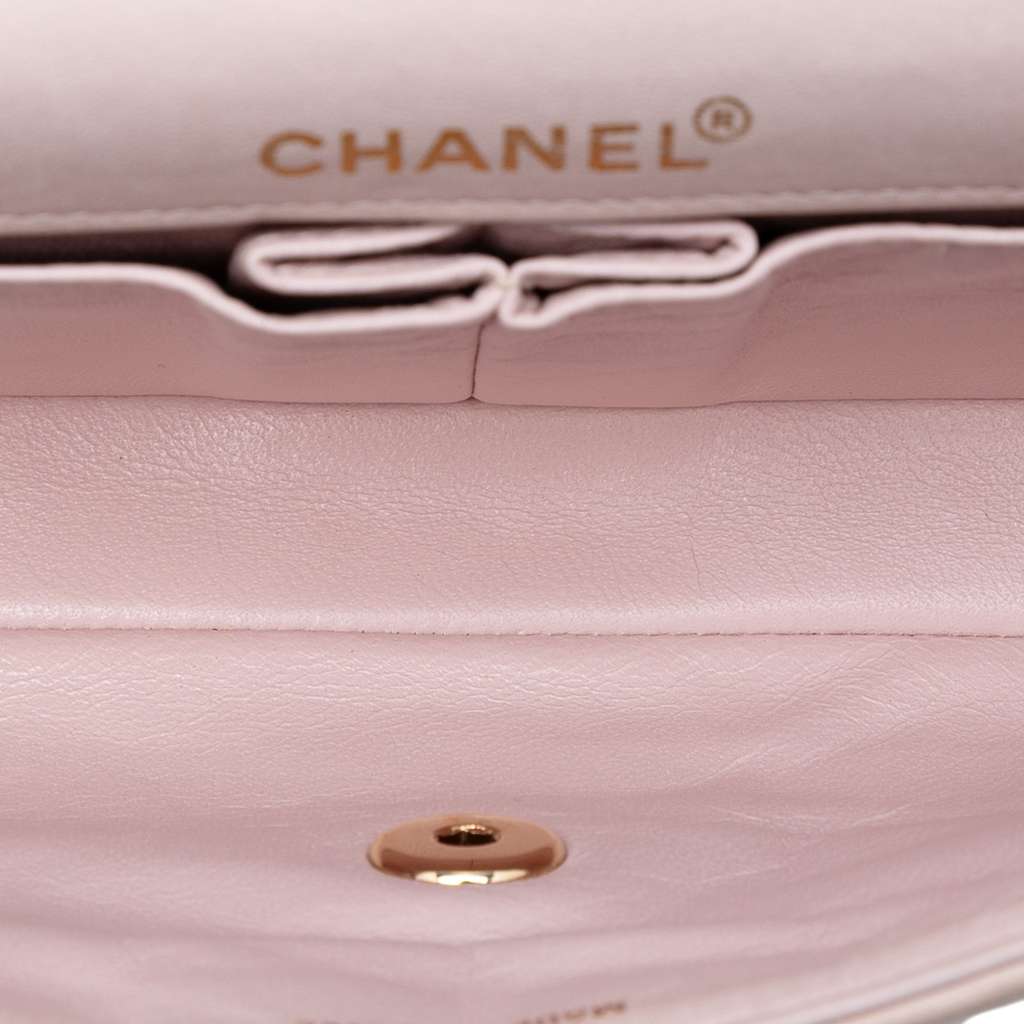 Chanel Chocolate Bar Lambskin East West Flap - 4