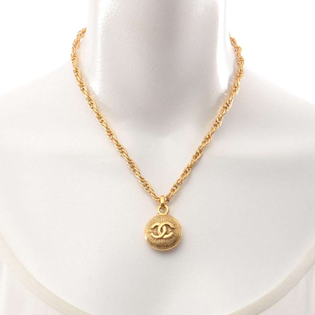 Chanel Gold Plated CC Round Pendant Necklace - 4