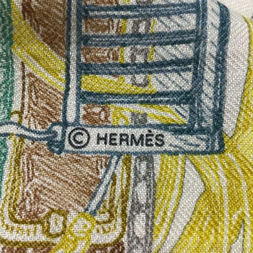Hermès Le Monde d Hermes Cashmere Silk Shawl 140 White Wool Good - Inside View