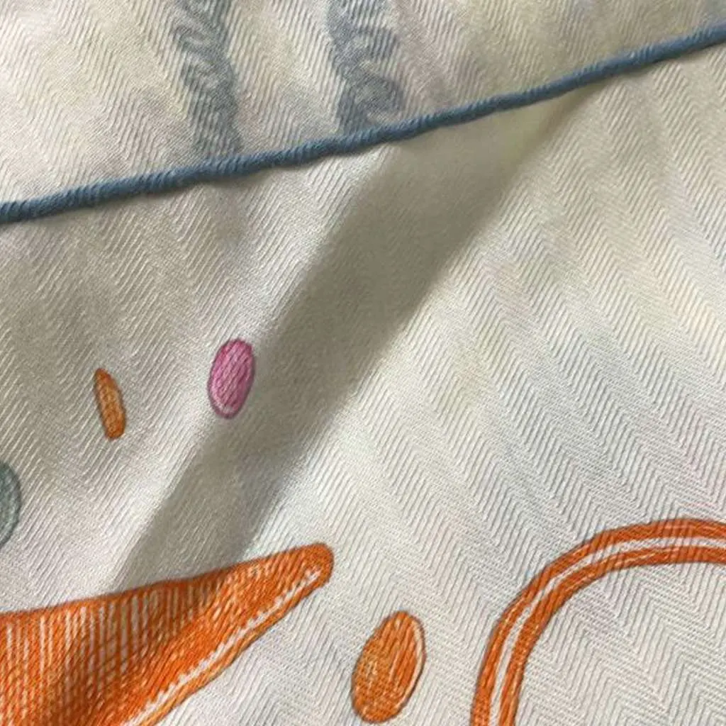 Hermès Le Monde d Hermes Cashmere Silk Shawl 140 White Wool Good - Box View