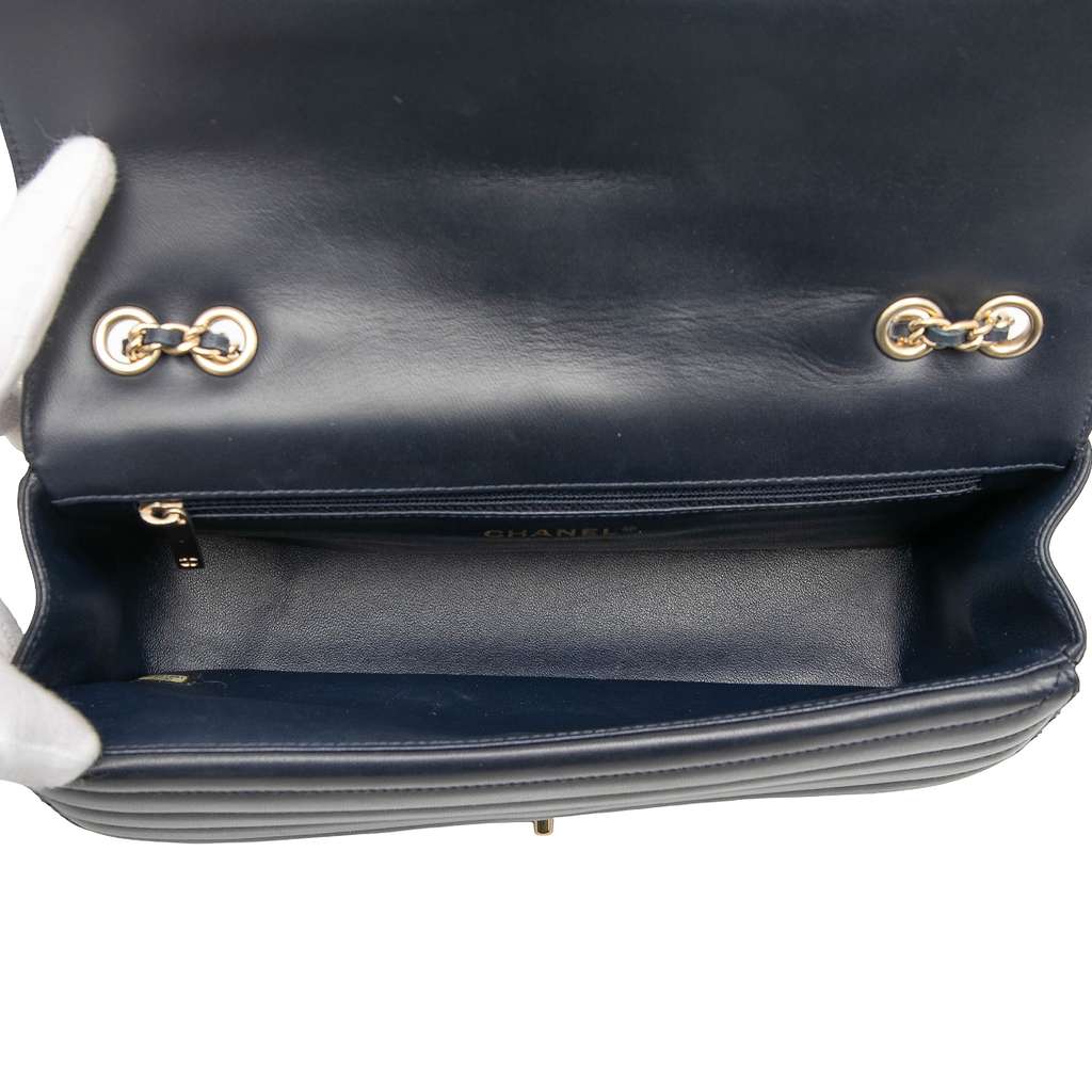 Chanel CC Horizontal Quilted Lambskin Double Flap - 4