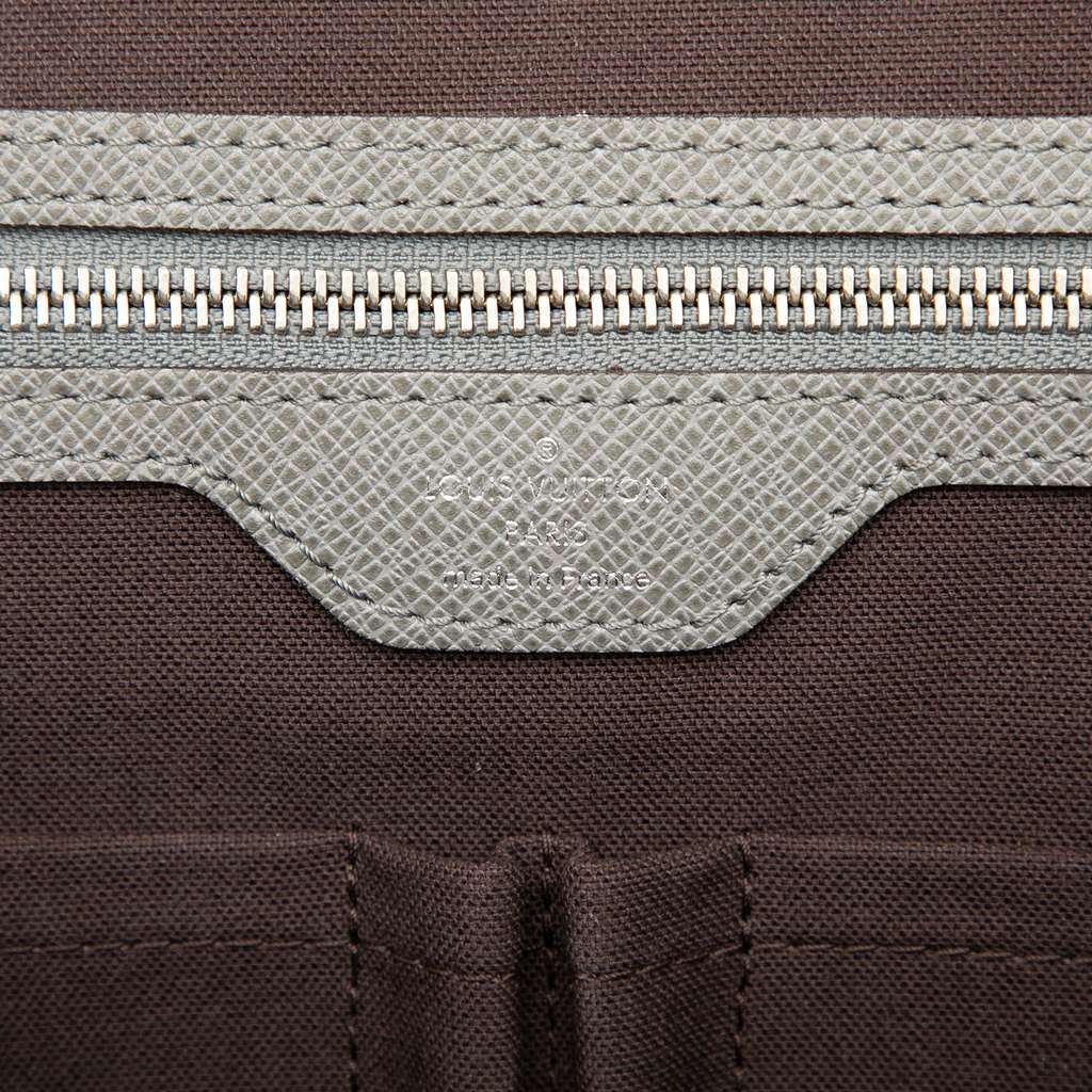 Louis Vuitton Taiga Vassili GM - 5