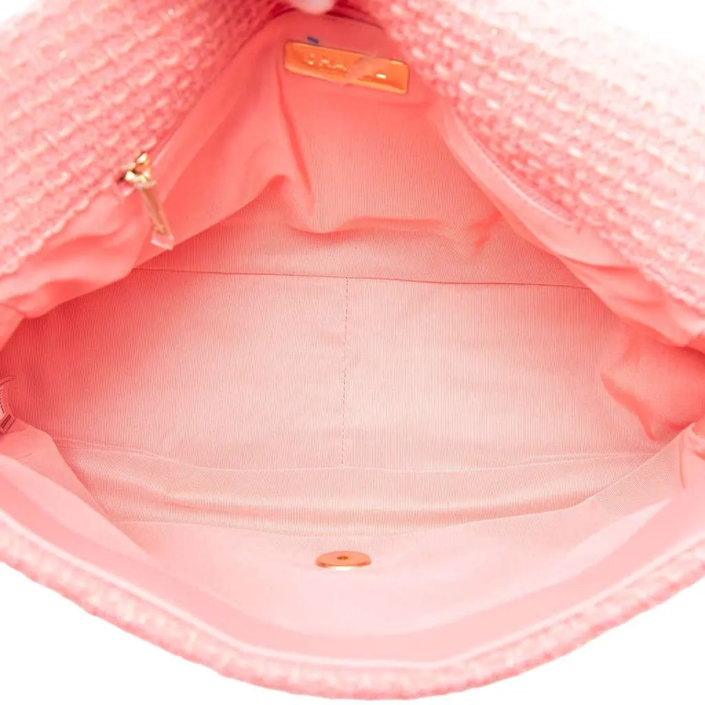 Chanel Maxi Tweed 19 Flap Pink Tweed Very good - Model View