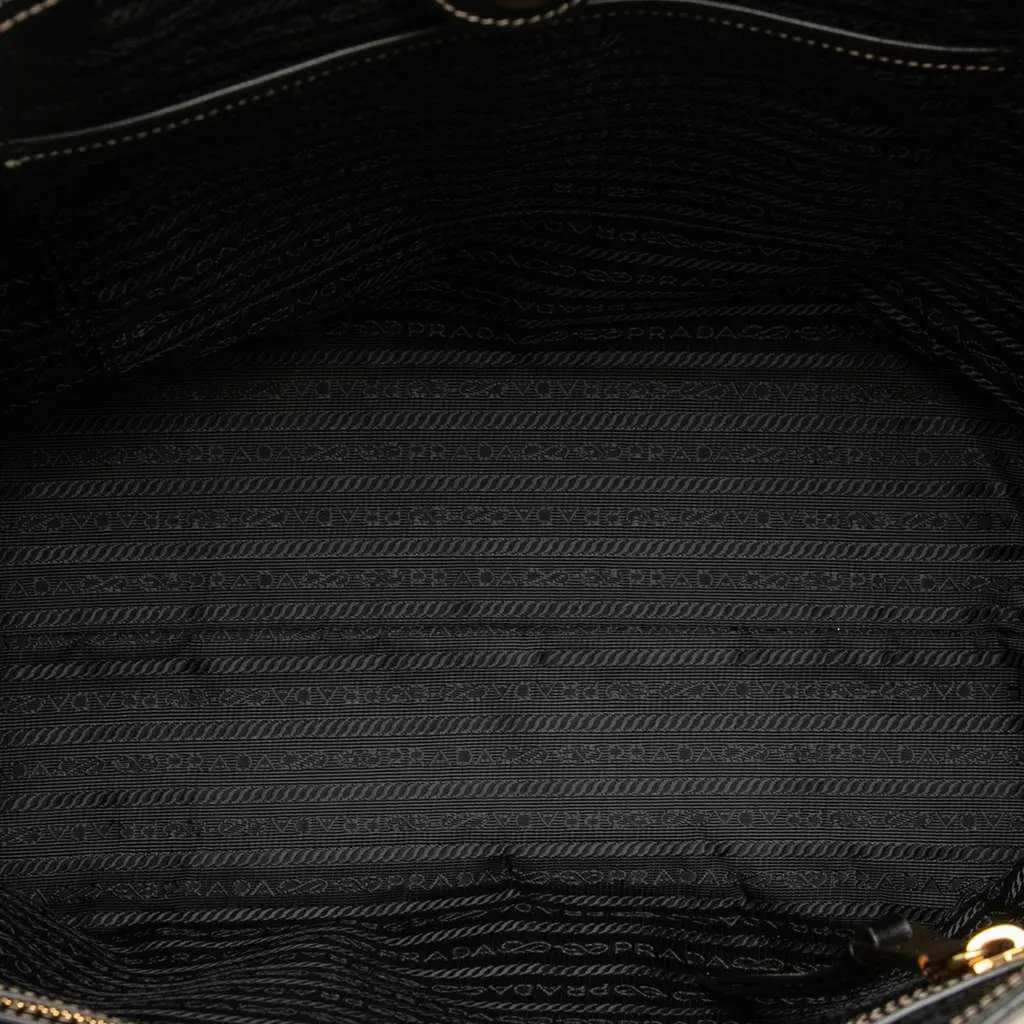 Prada Canvas Canapa Logo Tote Brown Canvas Very good - Model View