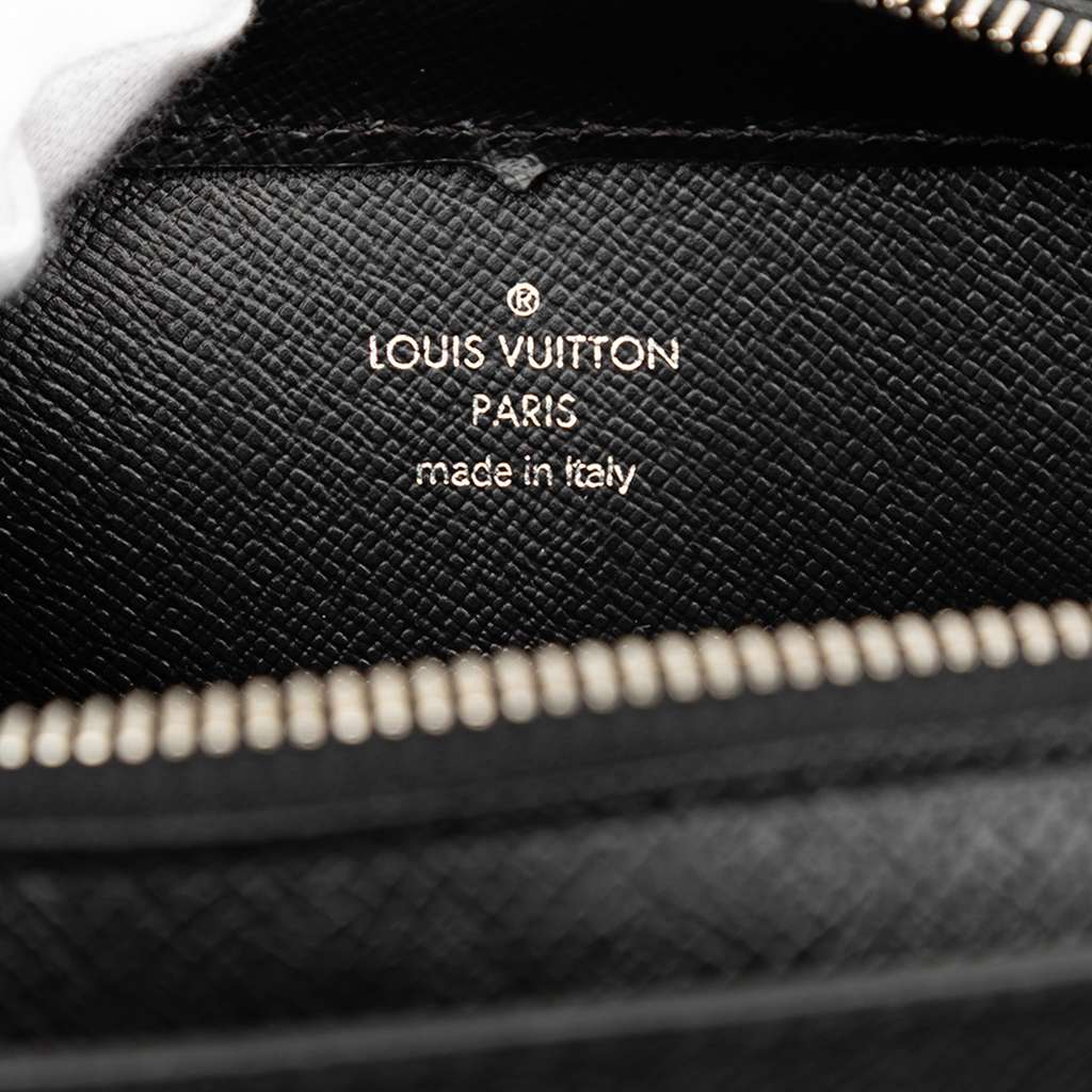 Louis Vuitton Taiga Pochette Baikal - 5