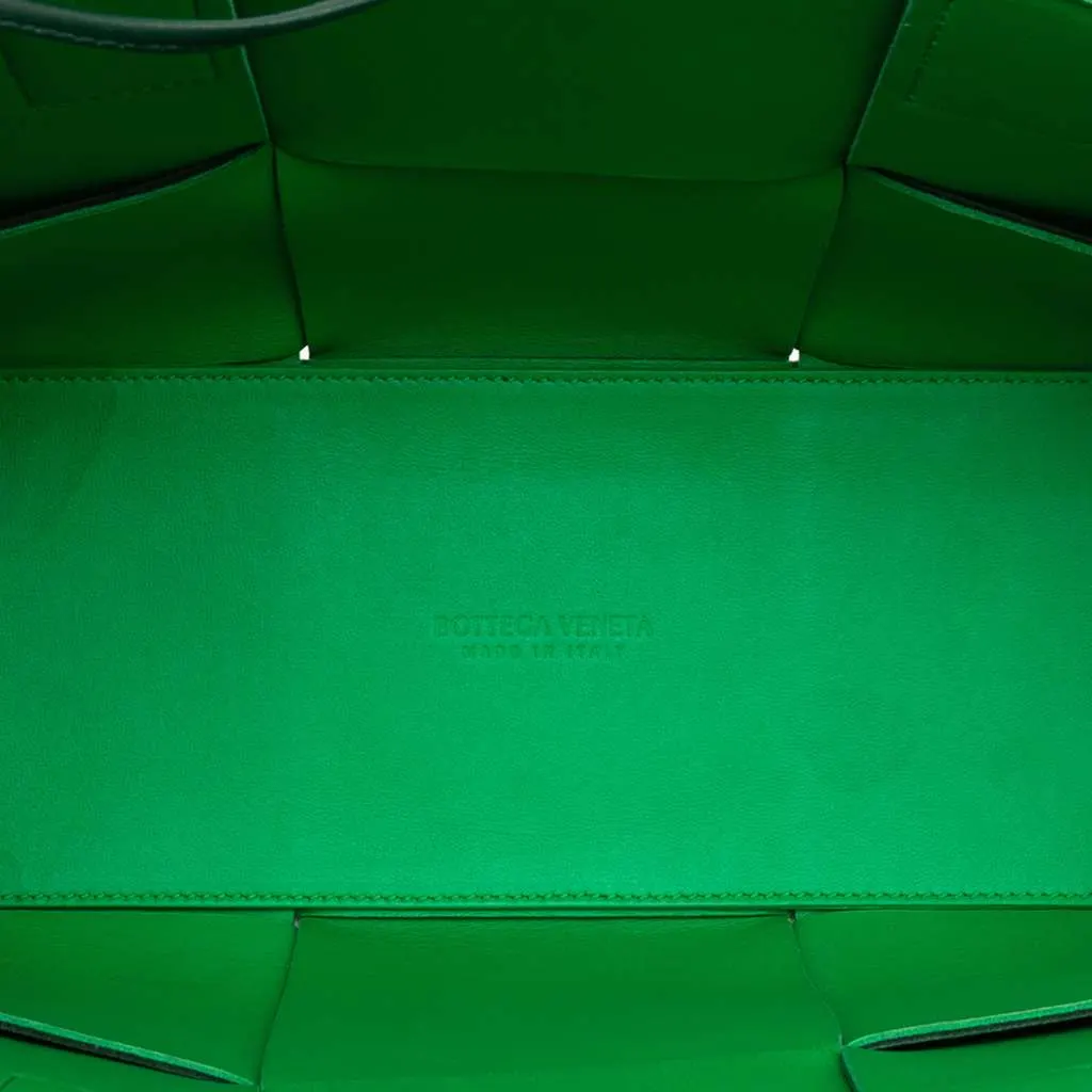 Bottega Veneta Small Nappa Maxi Intrecciato Arco Tote Green Leather Very good - Model View