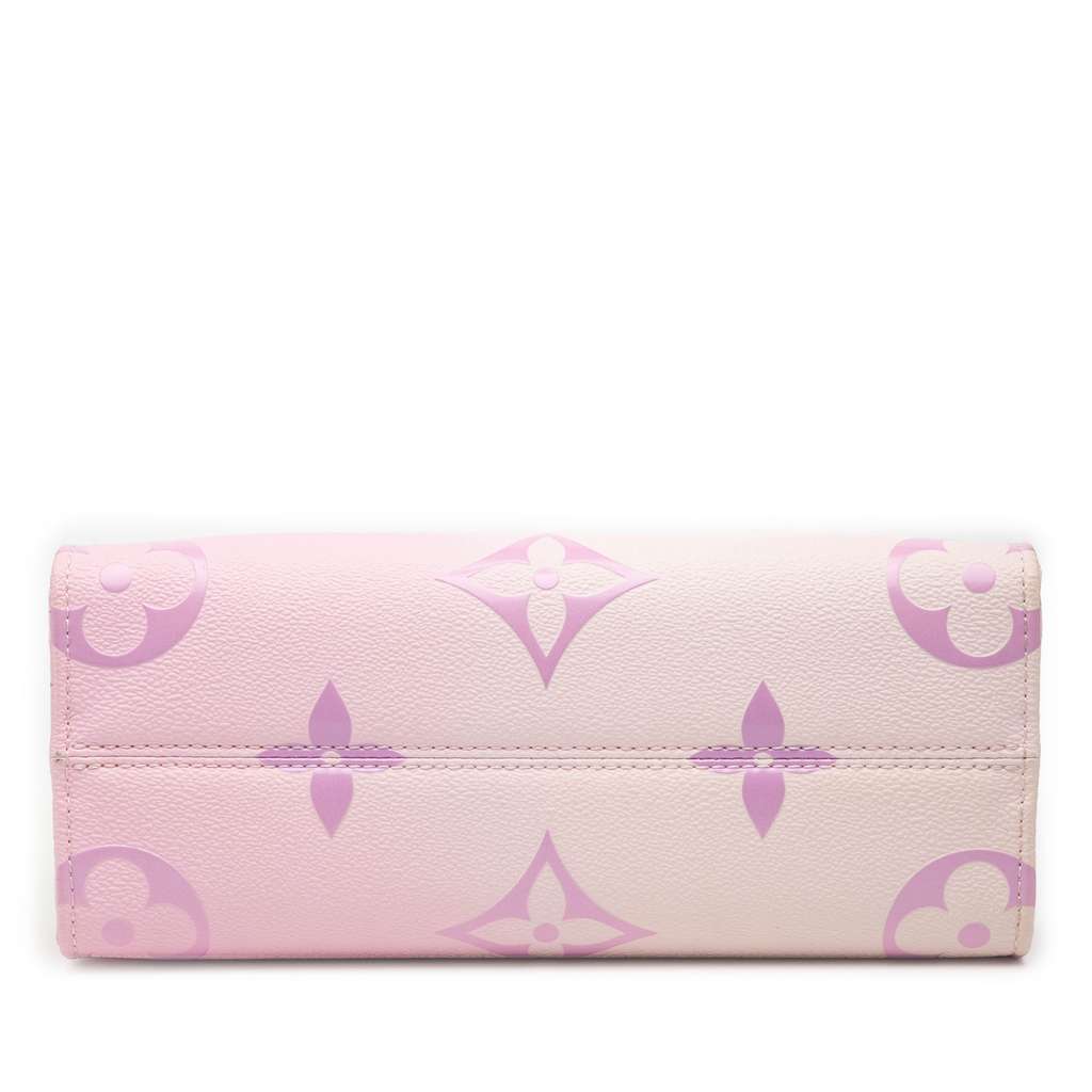 Louis Vuitton Monogram Giant Spring in the City OnTheGo Tote PM - 3