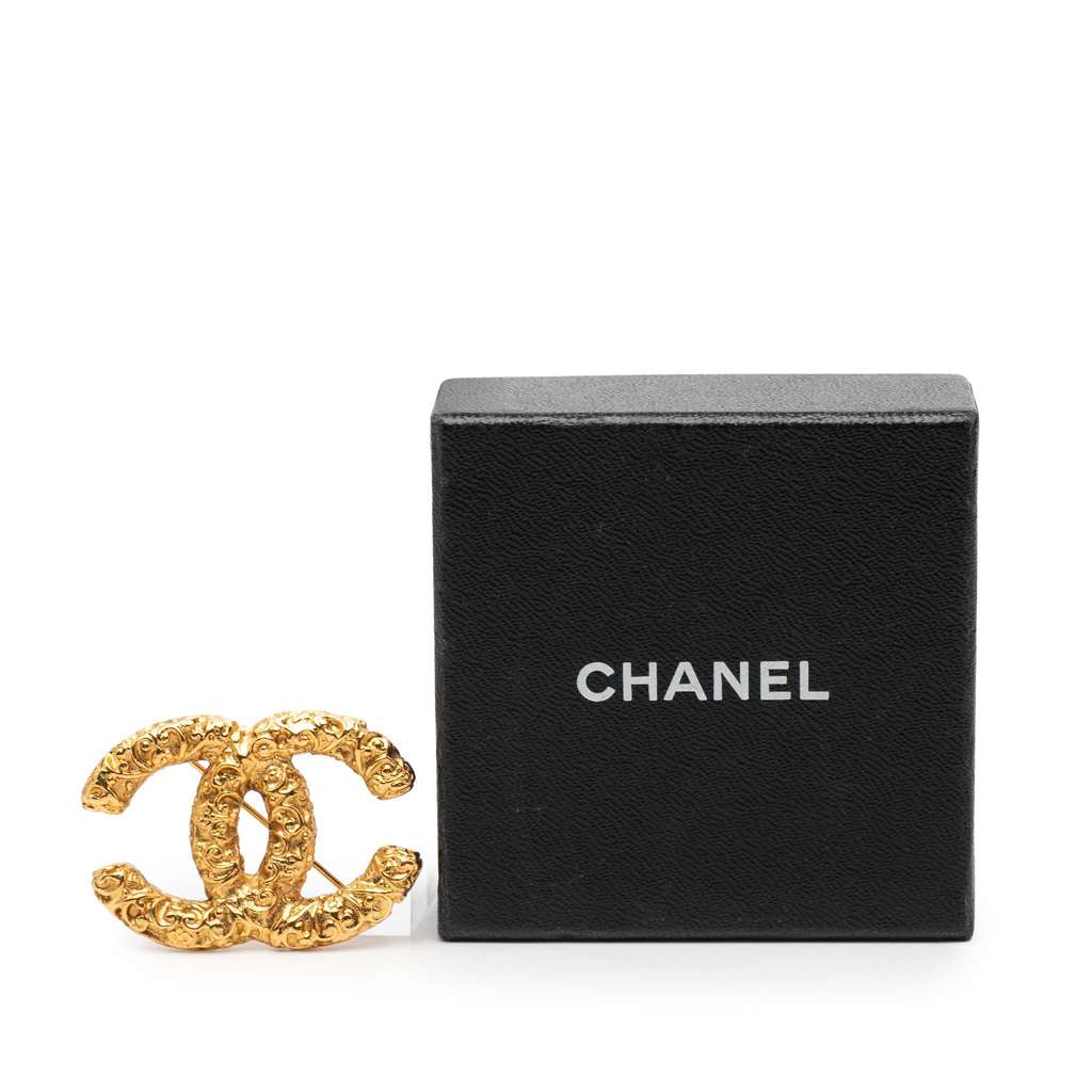 Chanel CC Gold Plated Baroque Embossed Logo Brooch - 4