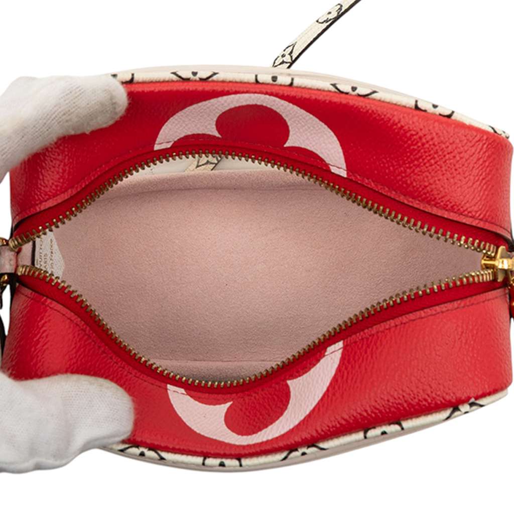 Louis Vuitton Monogram Giant Beach Pouch - 4