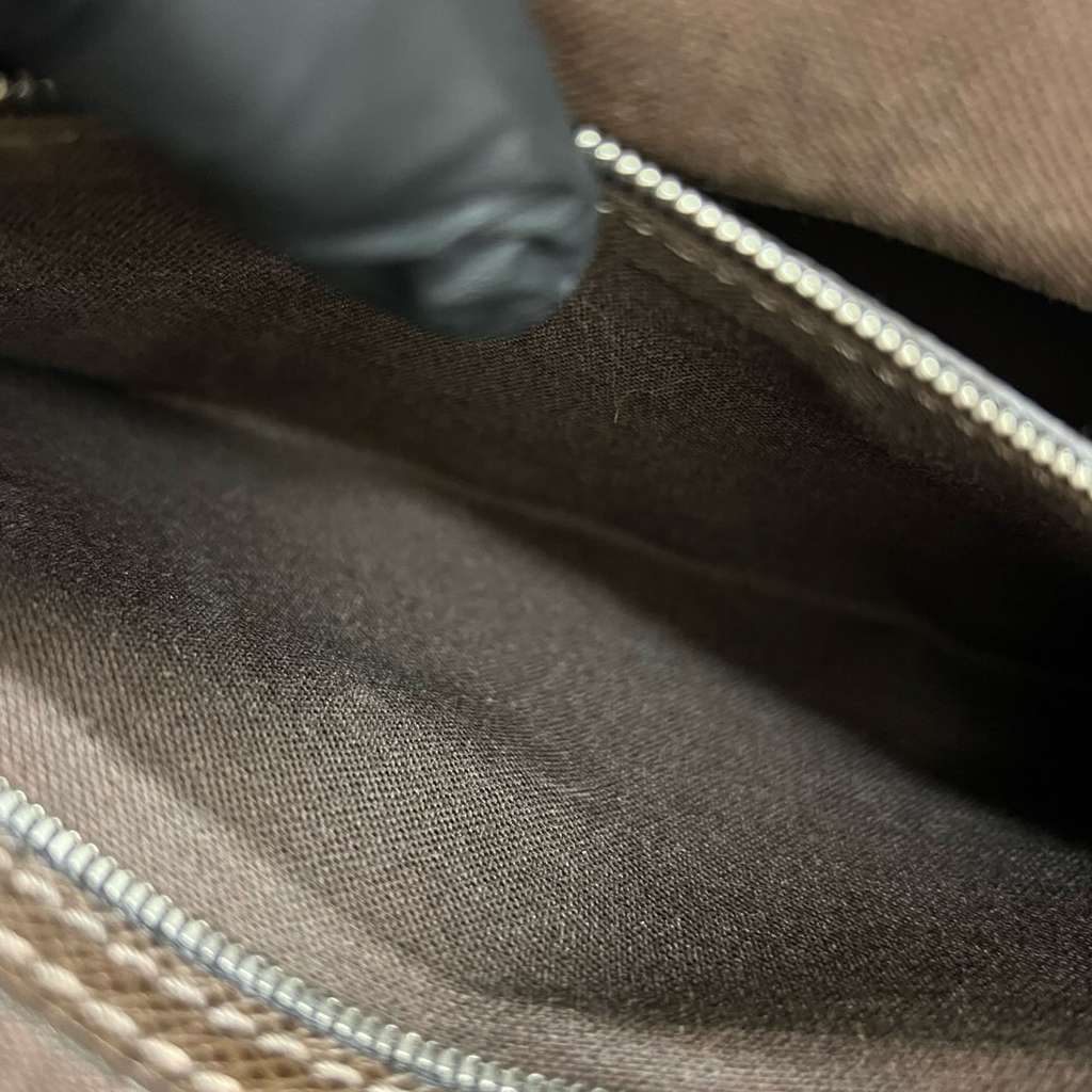 Louis Vuitton Taiga Alexei Messenger - 4