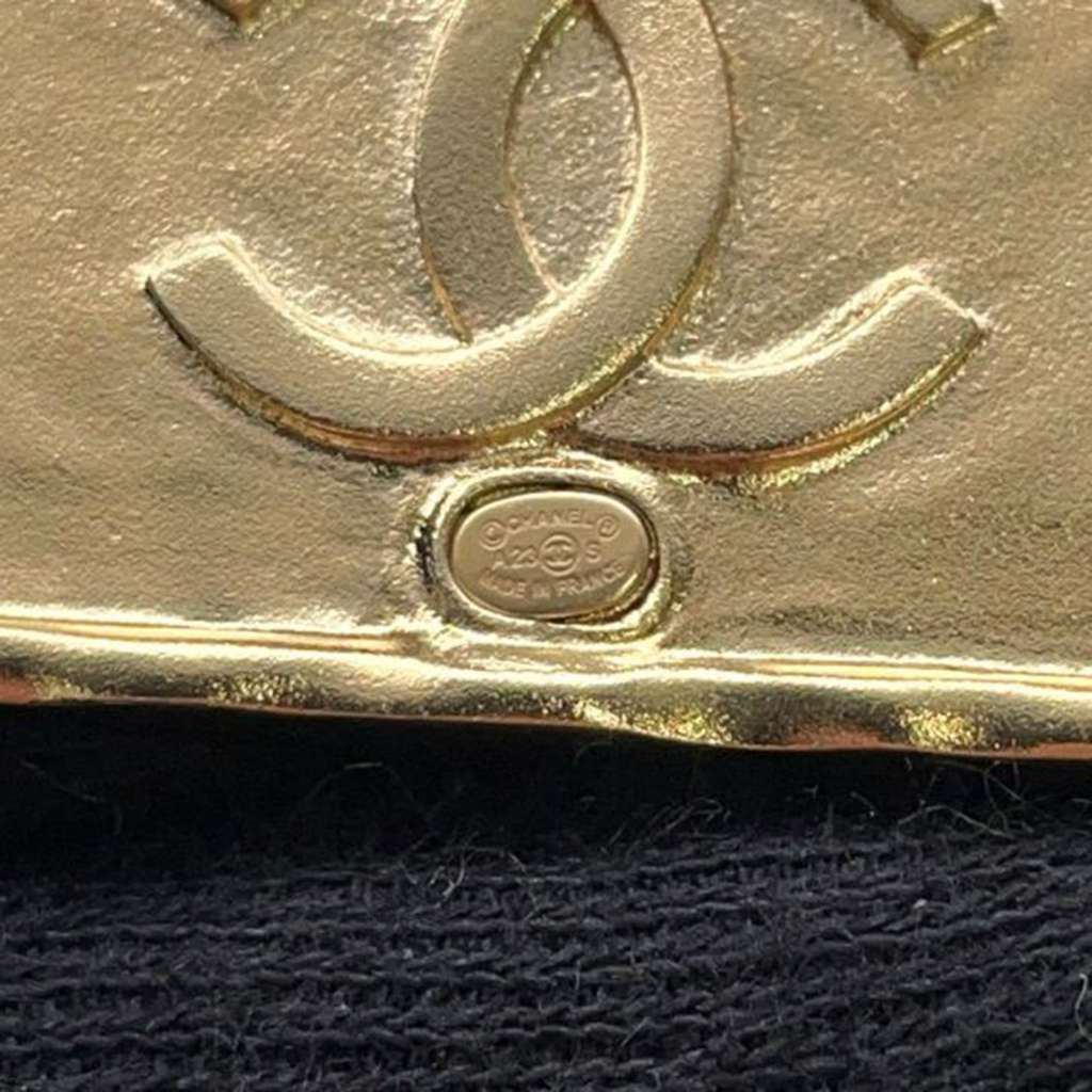 Chanel Gold Plated and Leather Logo Plate Brooch - 5