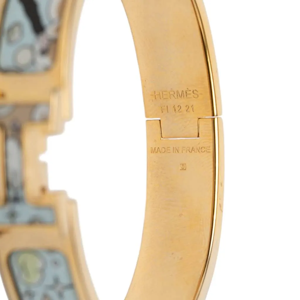 Hermès Narrow Enamel Dans Les Nuages Clic H Bracelet PM Blue Very good - Model View