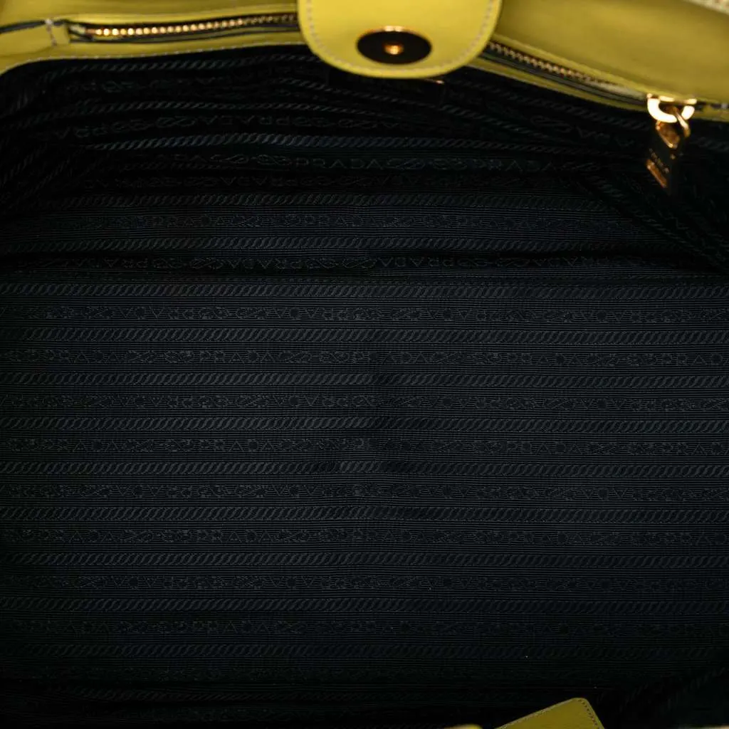 Prada Vitello Daino Double Zip Convertible Tote Yellow Leather Very good - Model View