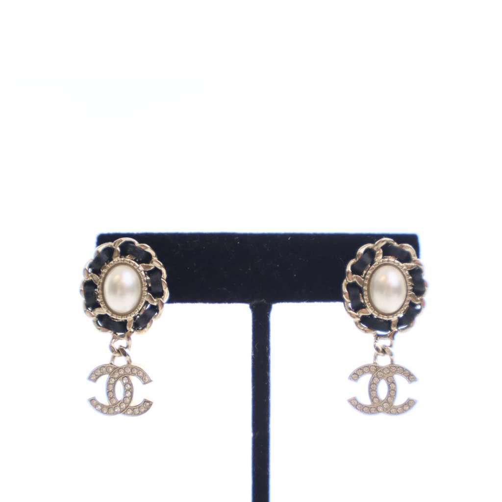 Chanel CC Gold Plated Leather and Faux Pearl Drop Push Back Earrings - 3