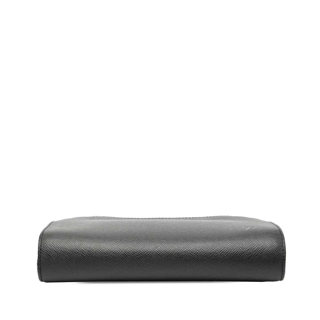 Louis Vuitton Taiga Pochette Baikal Black Leather Good - Inside View