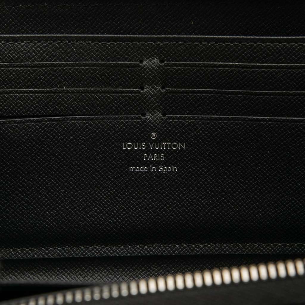 Louis Vuitton Taiga Zippy Dragonne Wallet - 5