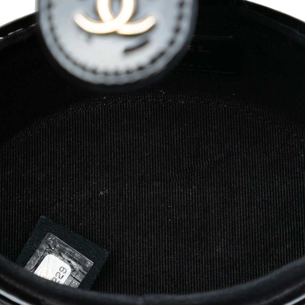 Chanel CC Quilted Patent Vanity Case with Chain - 4