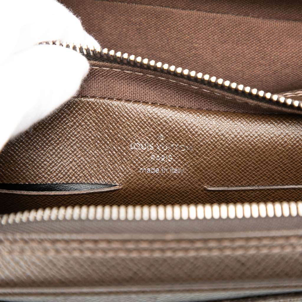 Louis Vuitton Taiga Neo Pavel Clutch - 5