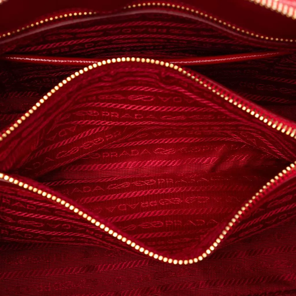 Prada Medium Saffiano Vernice Promenade Satchel Red Leather Very good - Model View