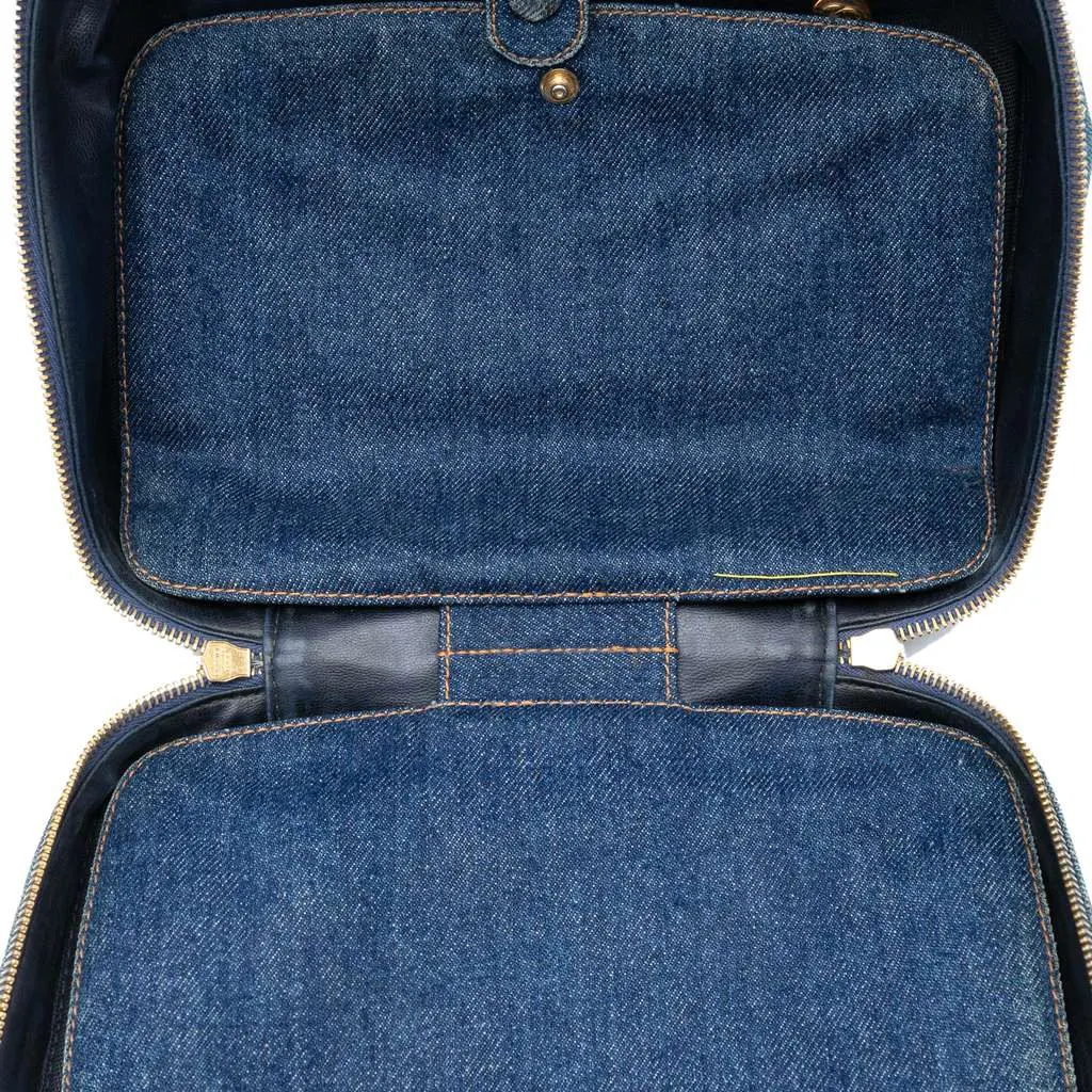 Chanel CC Denim Vanity Bag Blue Denim Very good - Model View