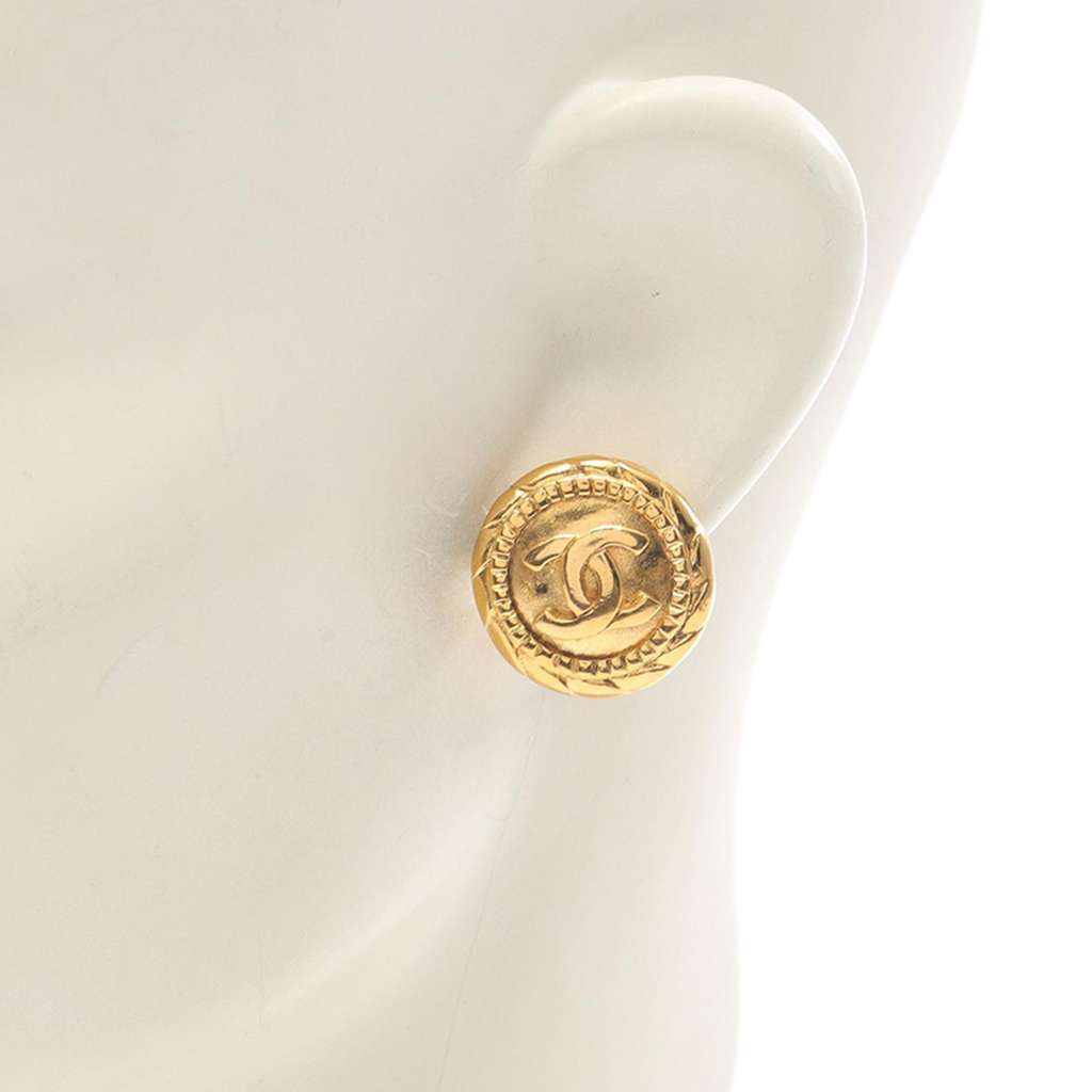 Chanel CC Gold Plated Round Clip On Earrings - 4
