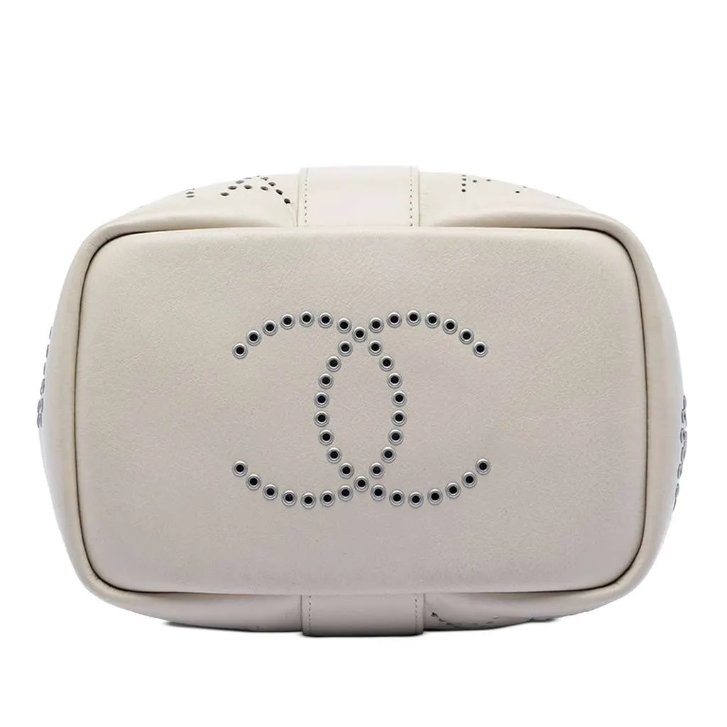 Chanel Small Perforated Calfskin Logo Eyelet Bucket Bag White Leather Very good - Inside View