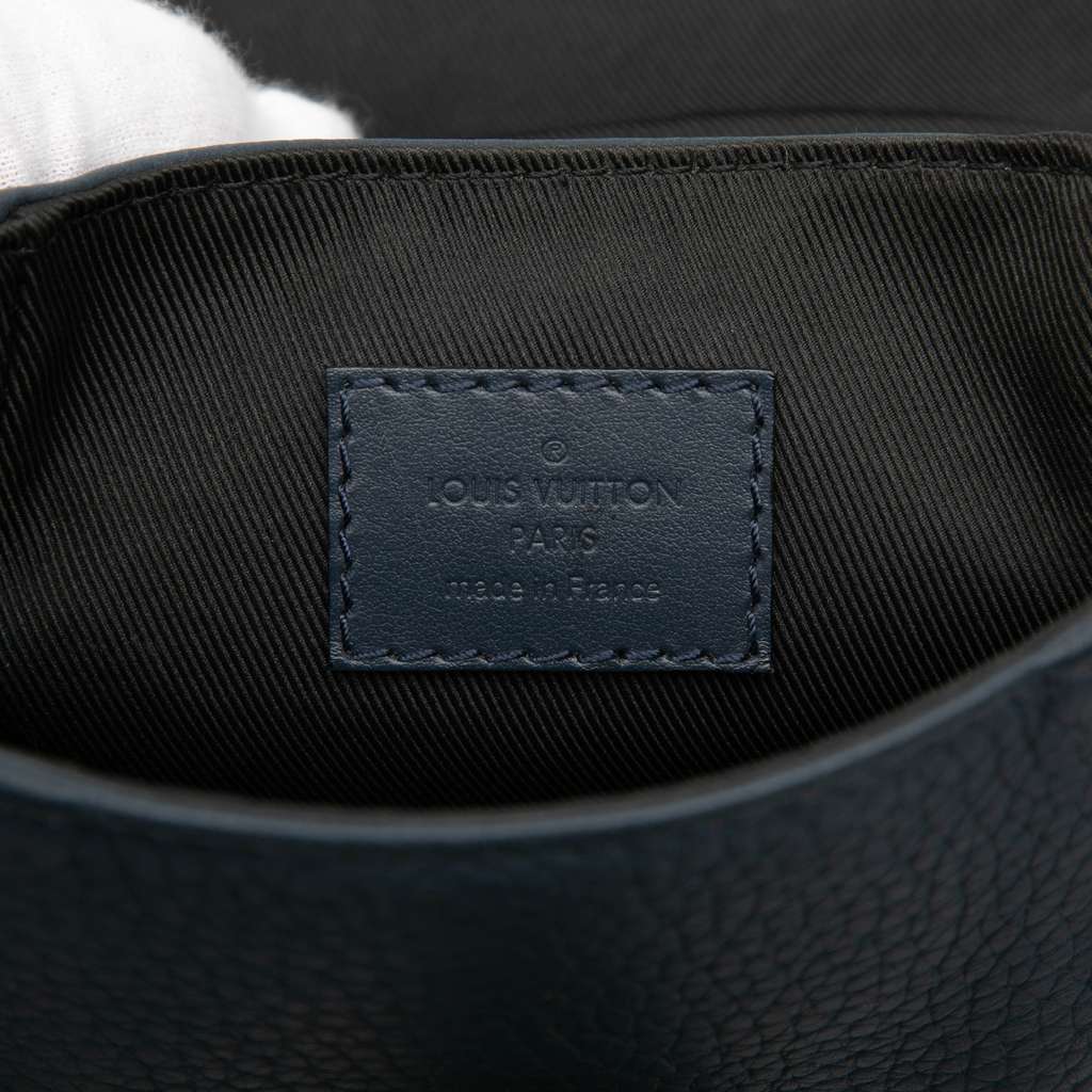 Louis Vuitton Taurillon Christopher XS - 5