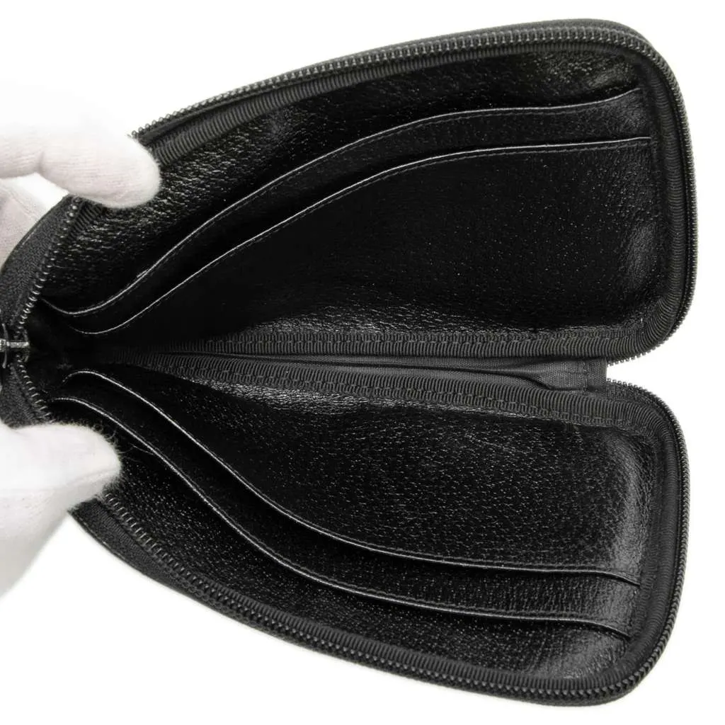 Gucci GG Canvas Crossbody Black Canvas Very good - Model View