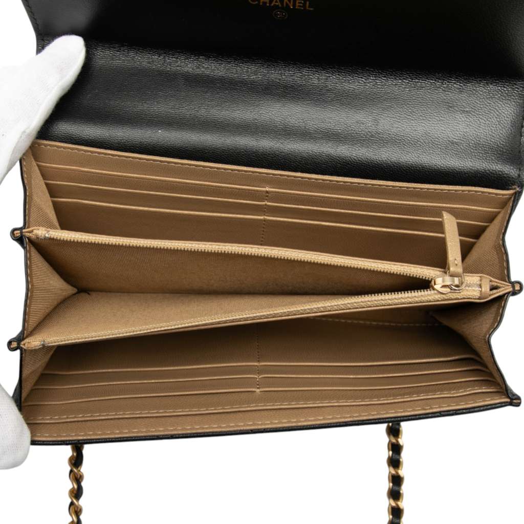 Chanel Quilted Goatskin Chic Pearls Clutch with Chain - 4